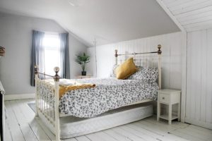Clean Cosy Bedroom Luxury Beds